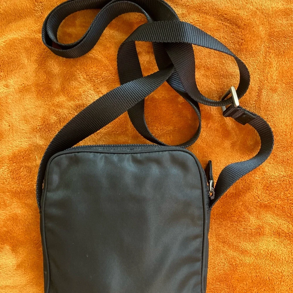 Prada Black Crossbody Bag Nylon with adjustable shoulder strap zipper - Picture 4 of 10